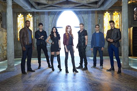Shadowhunters: Season 1 (2016) .